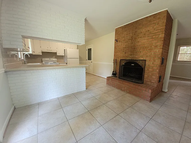 2237 Maple St — Photo 8