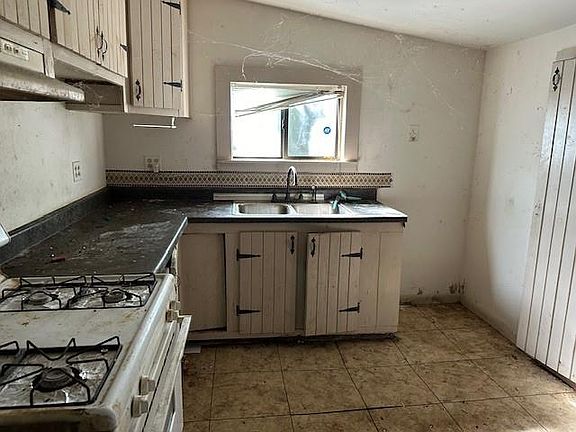 5th image of 609 Avenue D