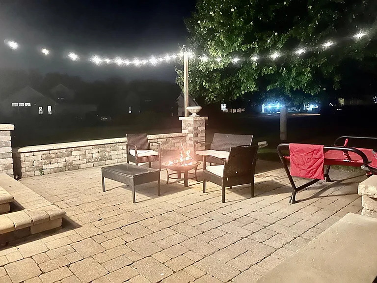 406 Wedgewood Ln — Photo 1