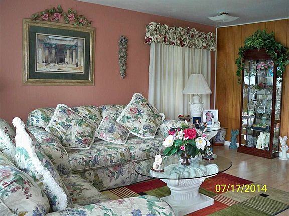 2nd image of 1326 Manchester Dr