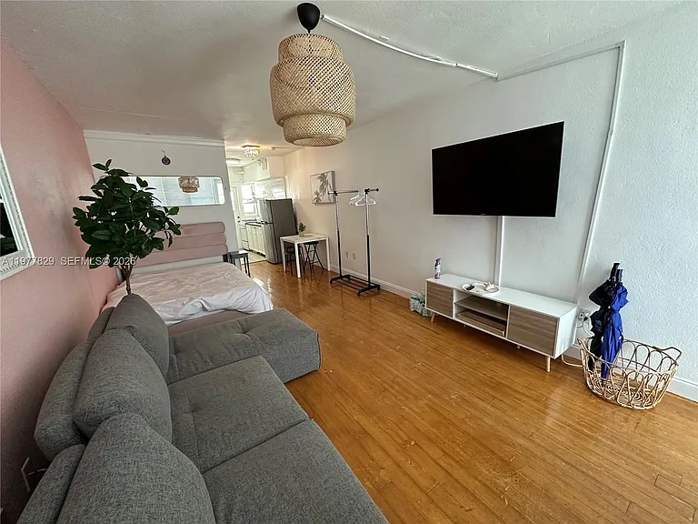 300 74th St #6 — Photo 3