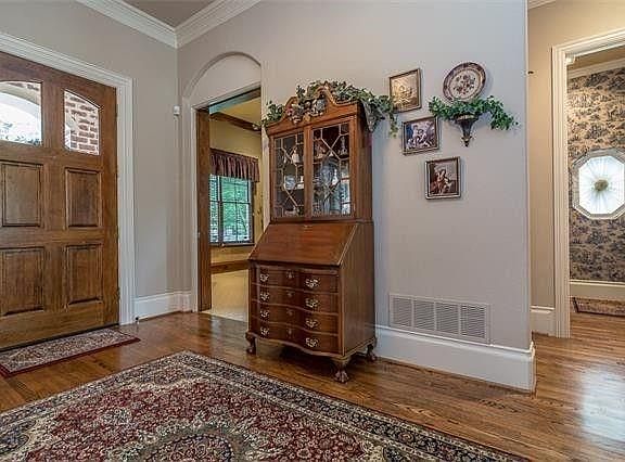 4th image of 3037 Seneca Dr