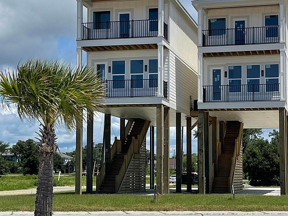 2nd image of 996 W Beach Blvd #1
