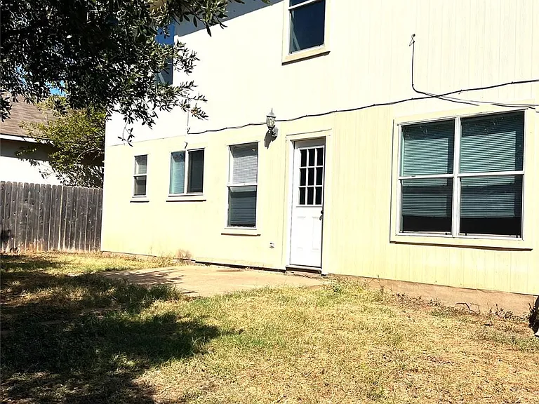 1209 Amberwood Loop — Photo 19