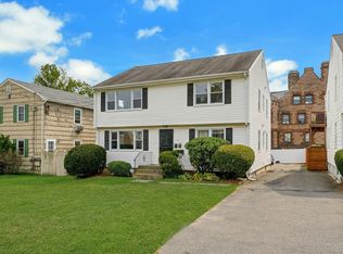22 Hackett Cir N, Stamford, CT 06906