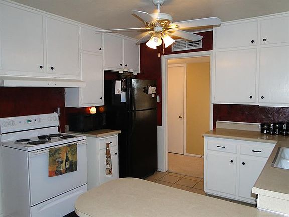2nd image of 4616 Mercedes Dr