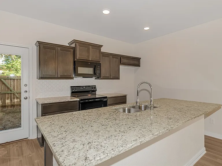601 W 24th St #112 — Photo 5