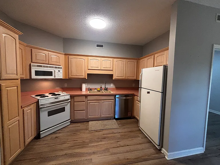 2311 Sweetwater Blvd — Photo 13
