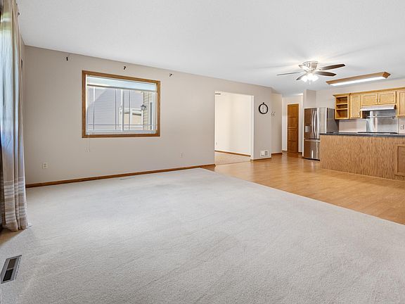 4th image of 425 Fieldcrest Ln