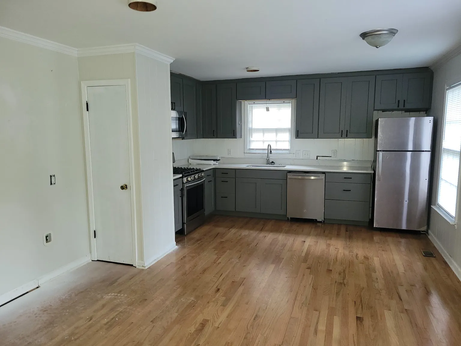 2 bed, 1040 sqft, $1,695 — Photo 2