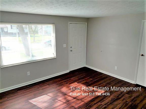 2nd image of 986 Harrogate Ct