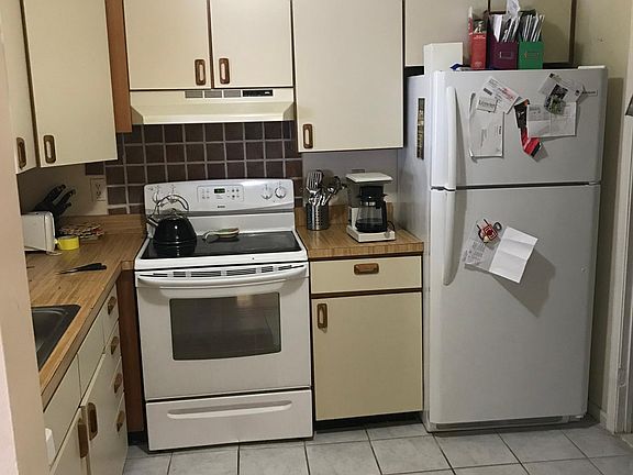 3rd image of 14 Stark Ct