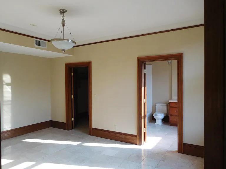 1280 Market St #406 — Photo 6
