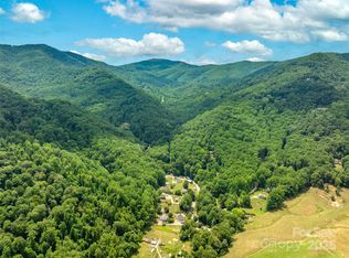 4 Roaring Creek Ln, Waynesville, NC 28785