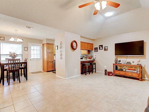 2nd image of 3621 Alexandria Dr