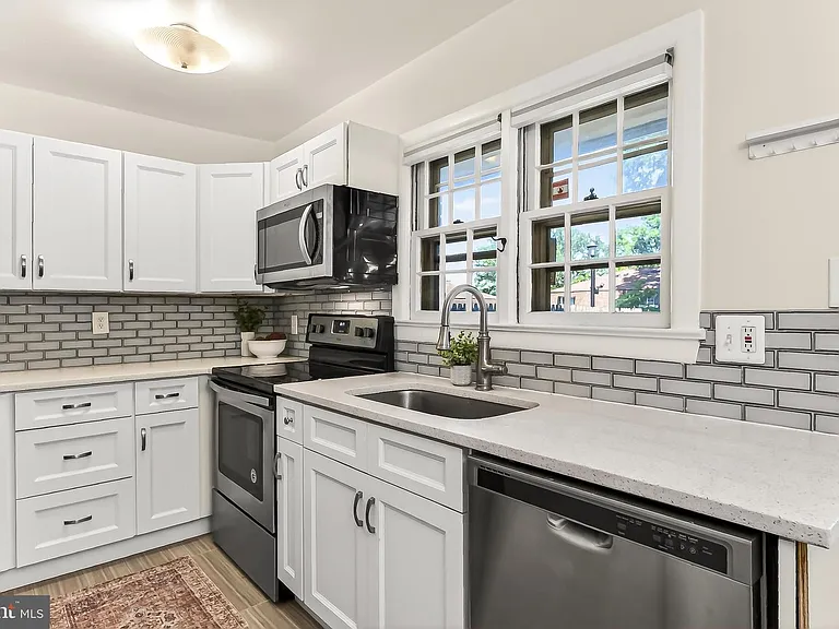 104 W Annandale Rd #318 — Photo 9