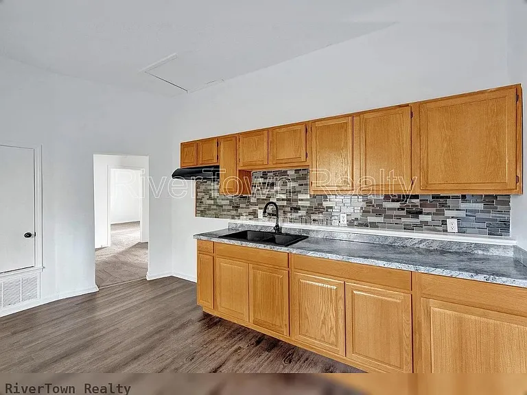439 Simpson Ave — Photo 13