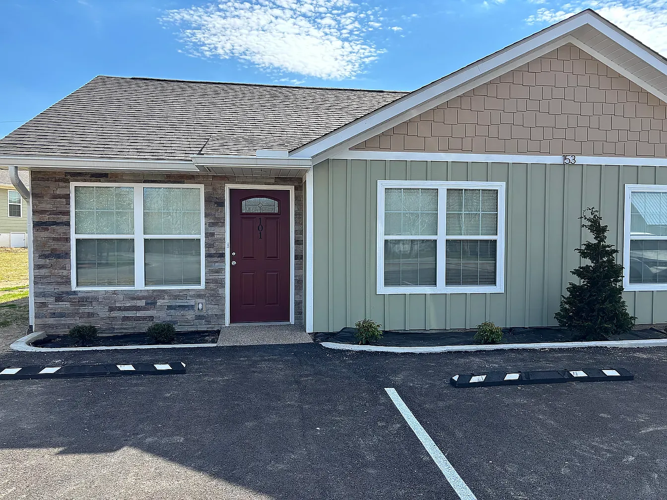 2 bed, 750 sqft, $1,325 — Photo 1