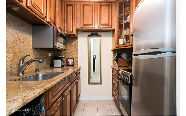 Rented by Douglas Elliman | media 10