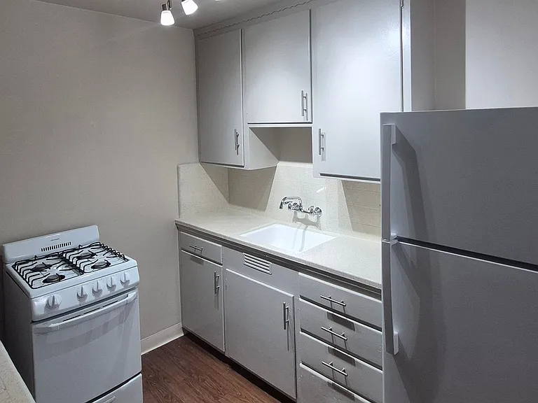 2508 L Street Classic Midtown Living — Photo 51