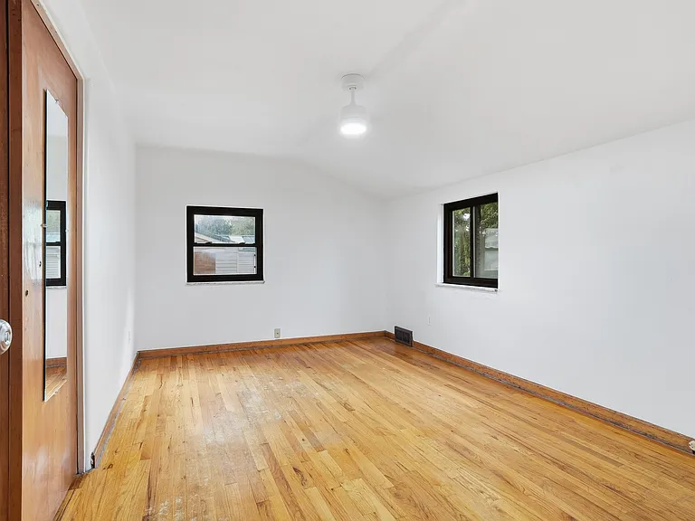 7895 Mark Dr — Photo 22