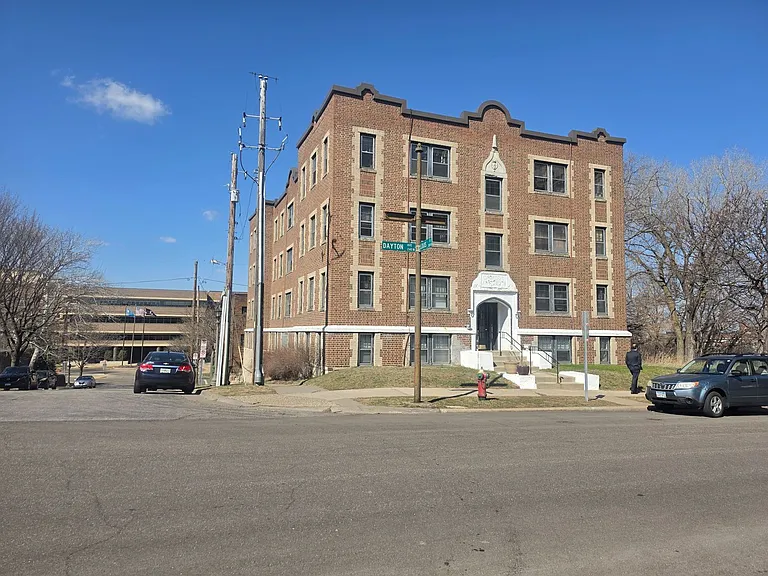 231 Dayton Ave — Photo 2