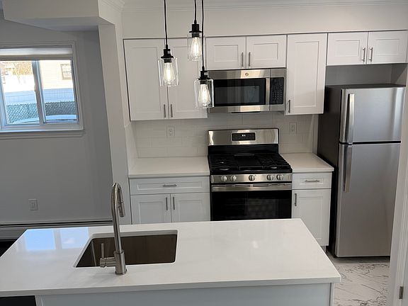 3rd image of 8 Central Dr APT 4
