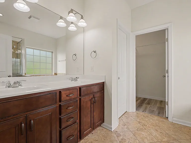 1046 Hemlock Dr — Photo 22