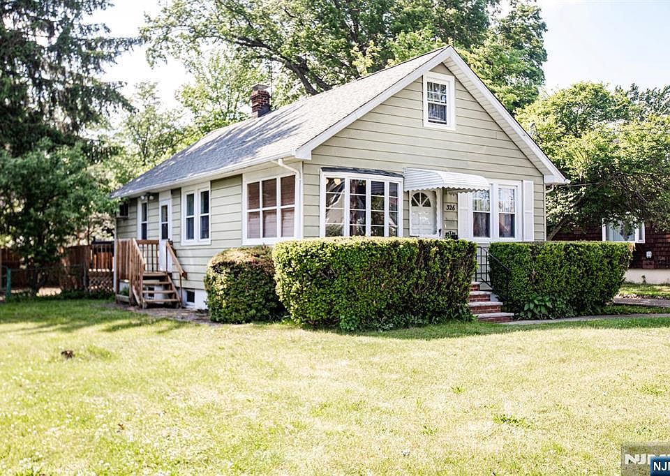 1st image of 326 William St