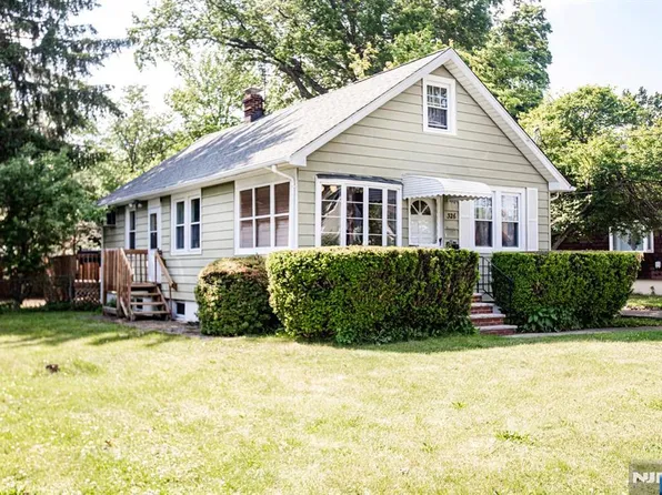 326 William St, New Milford, NJ 07646
