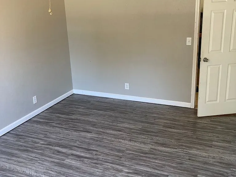 6517 N Lexington Dr — Photo 2