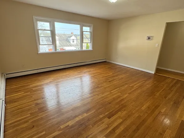 283 Mary Lou Ave Floor 1, Yonkers, NY 10703