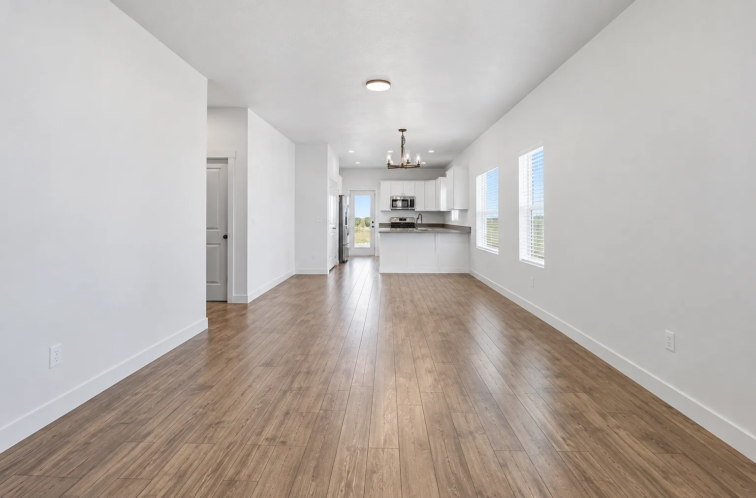 6 bed, 2700 sqft, $2,950 — Photo 3