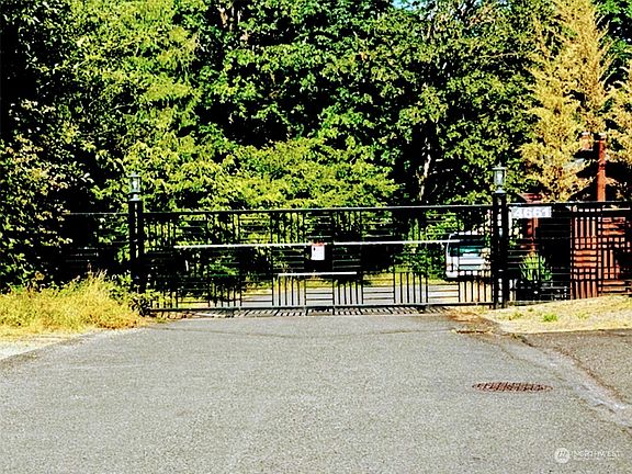 Large and Private Access w/ Many Parking Spaces "Large Trucks, RV, Etc...! Must See..!!>