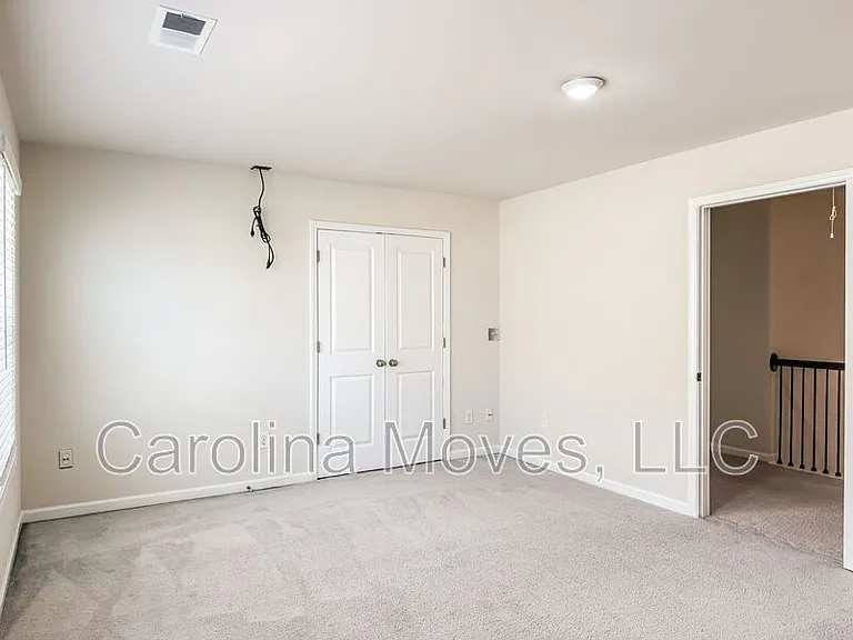 400 Raleighwood Ln — Photo 18