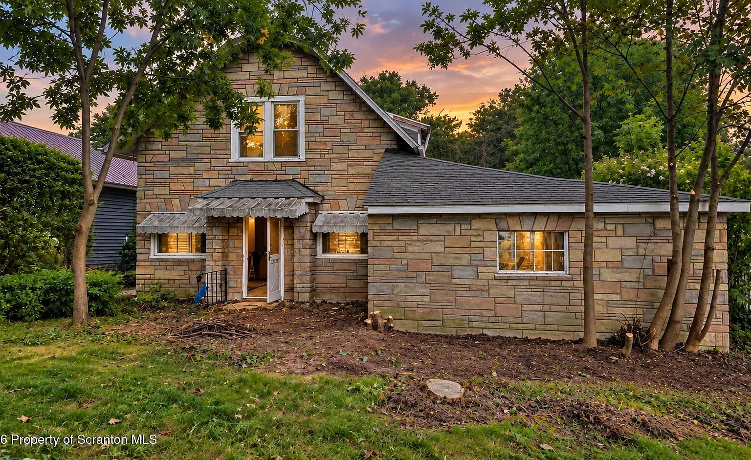 3 bed, 1.0 bath, 1200 sqft, $2,000 — Photo 3