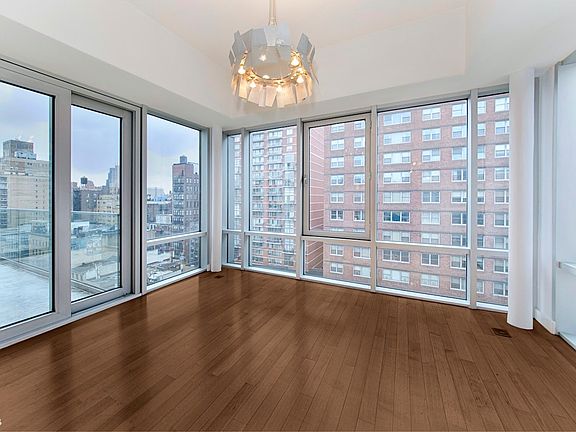 4th image of 14 W 14th St #Penthouse A