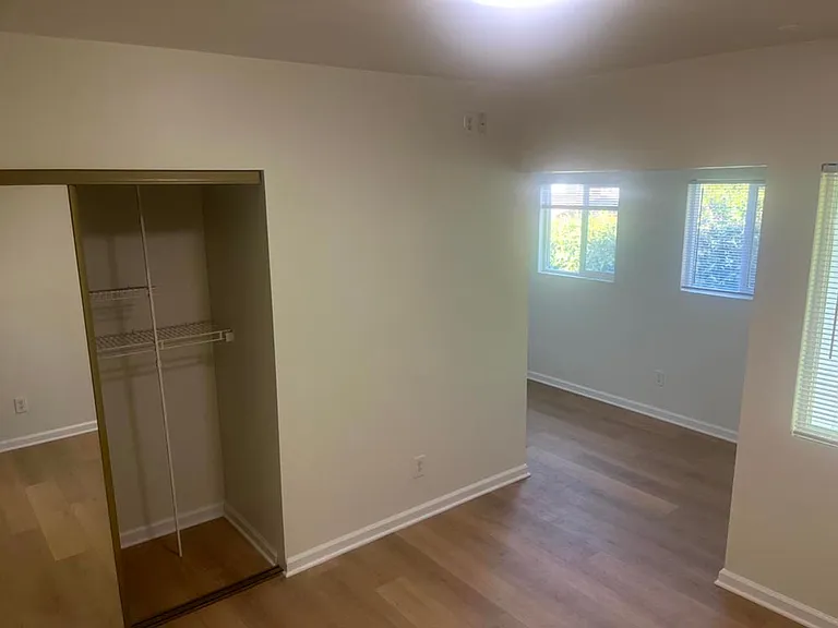 5724 & 5726 Lemona Ave — Photo 15