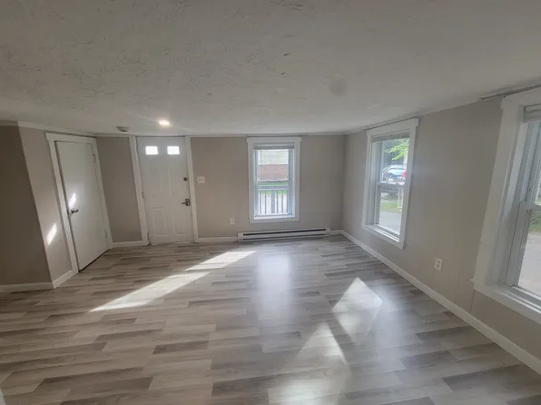 32 Maple St #B, Spencer, MA 01562