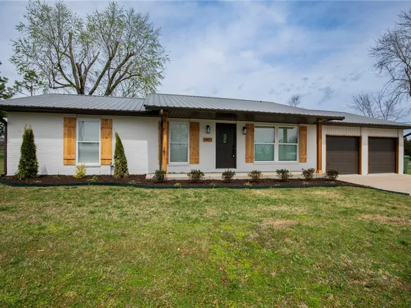 2451 W Perry Rd, Rogers, AR 72758