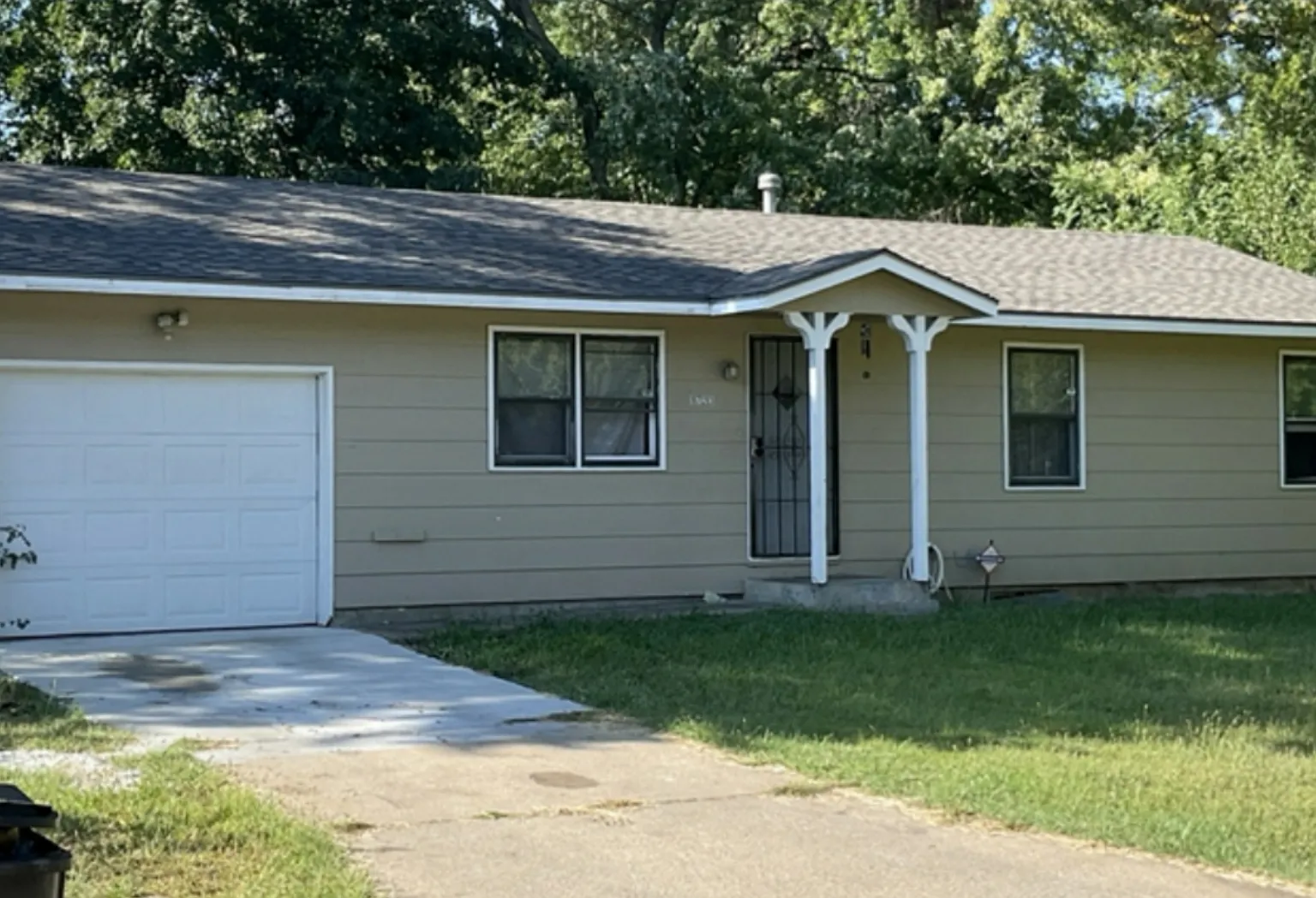 3 bed, 960 sqft, $1,150 — Photo 1
