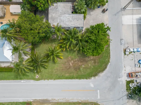 200 Bougainvillea St, Tavernier, FL 33070