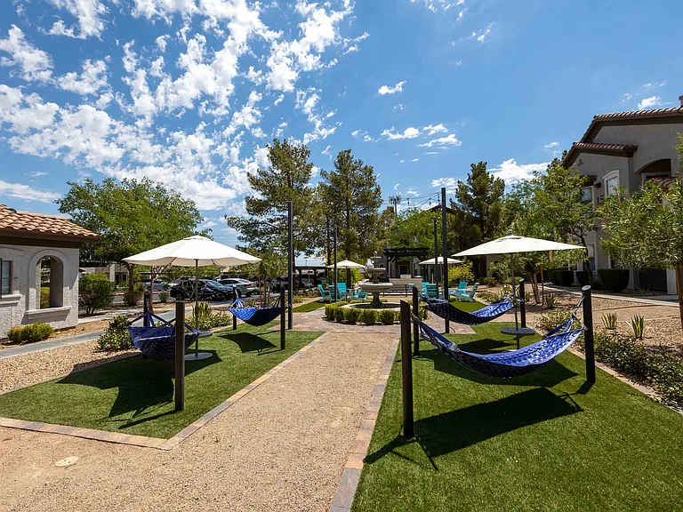 Cyan at Green Valley — Photo 7