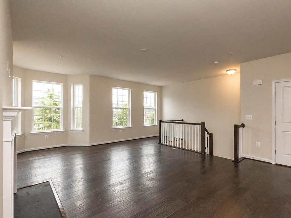 1st image of 250 Buckeye Cir