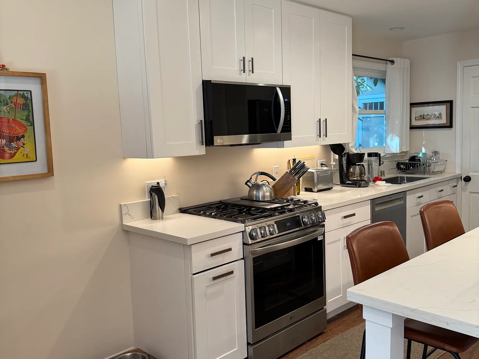 2 bed, 815 sqft, $3,650 — Photo 3