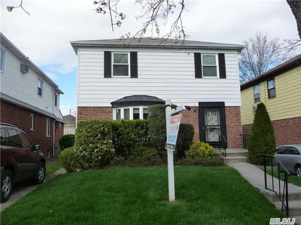 5334 210th St, Oakland Gardens, NY 11364