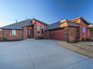 17601 Sparrow Hawk Ln, Edmond, OK 73012
