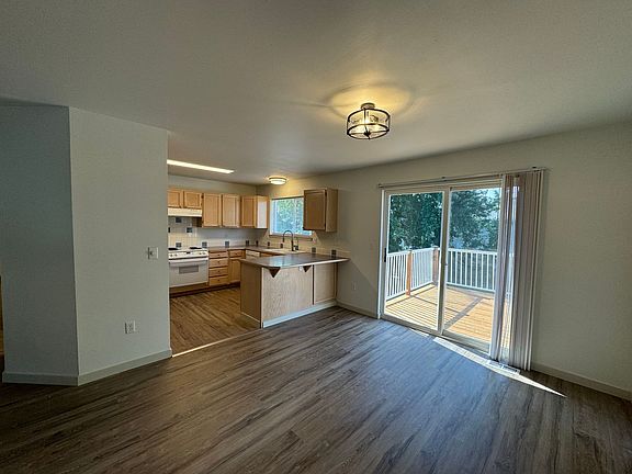 3rd image of 3120 E 42nd Ave