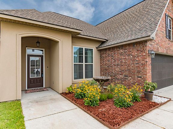 3rd image of 205 Victoria Lights Ln