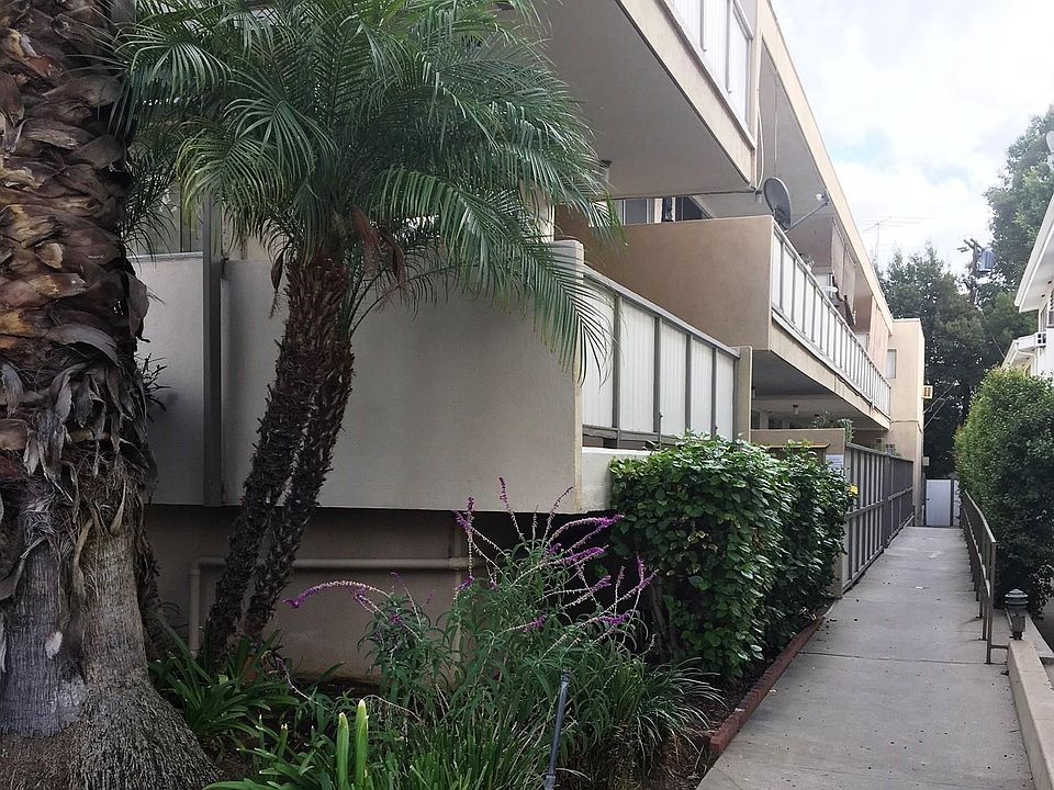 STREET VIEW OF 10-UNIT BUILDING